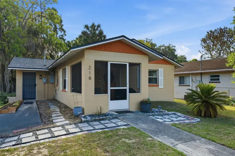 218 S East St, FL