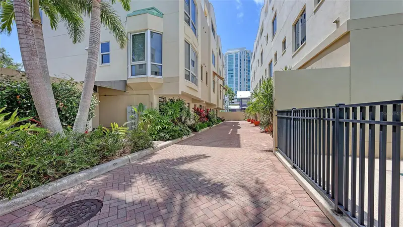235 Cocoanut Ave #128e, FL