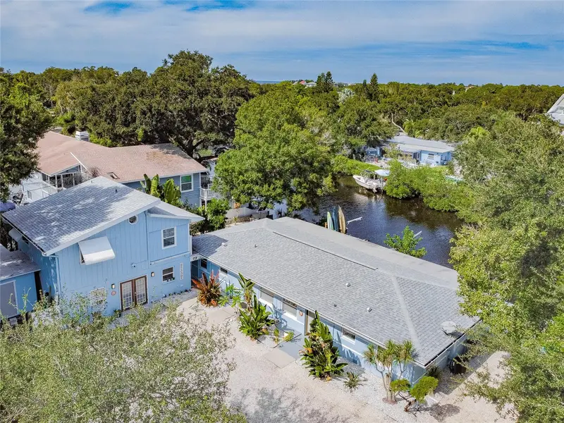 607 Betmor Ln #Beachcomber, FL