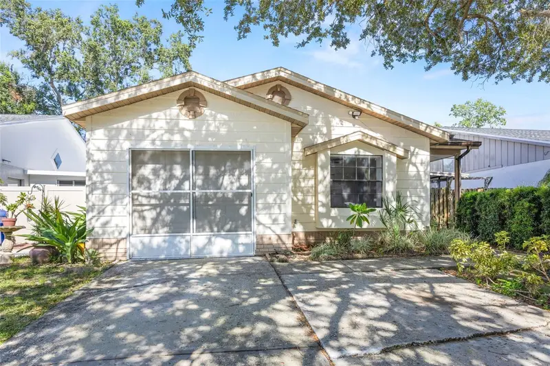 13427 Laraway Dr, FL
