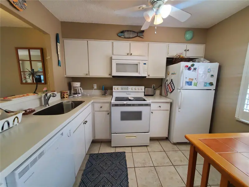 1400 Arrowhead Cir W, FL