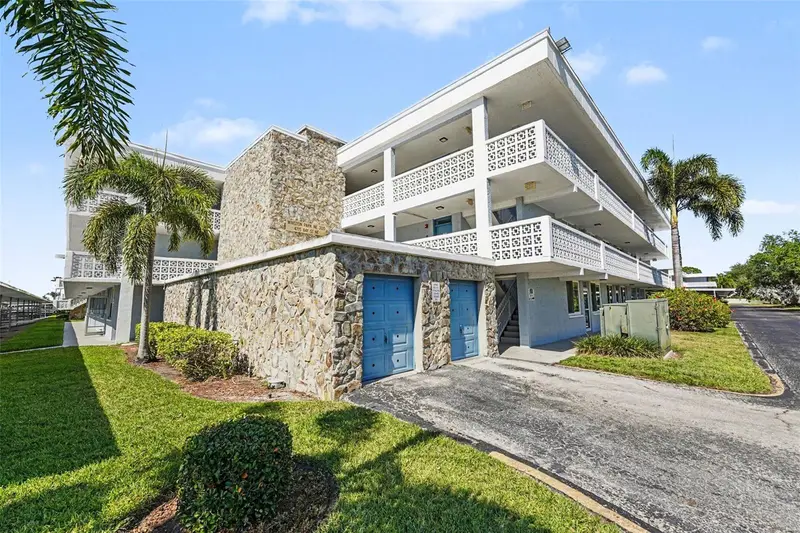 4715 Bay St Ne #232, FL