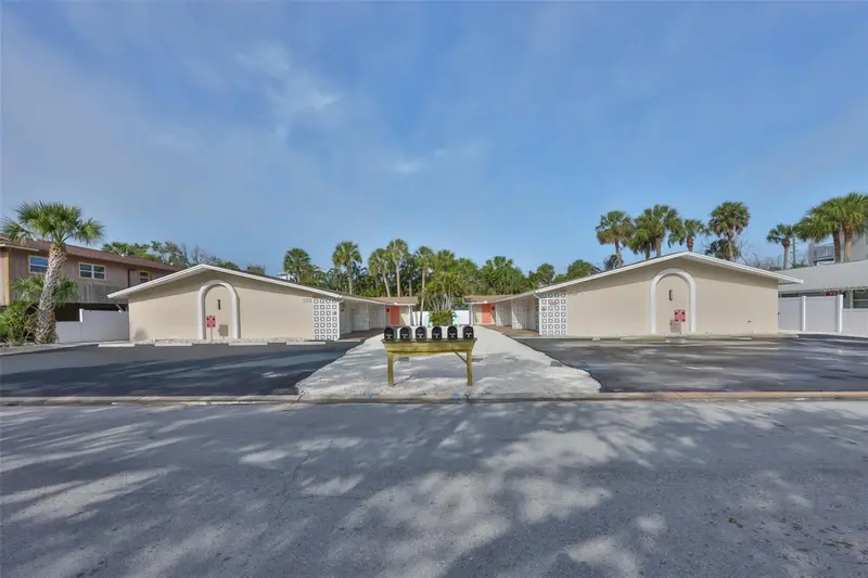 724 1st St, FL