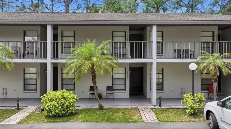 3025 Quail Holw #17, FL