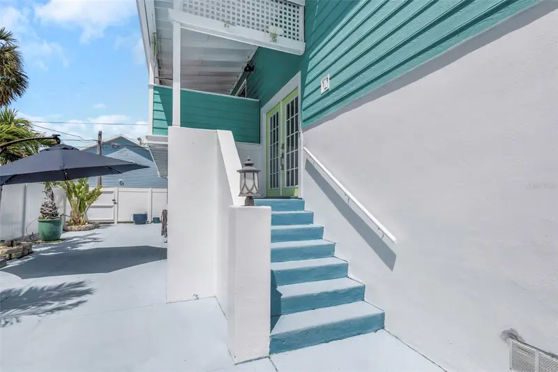 2921 Dupont St S, FL