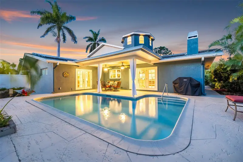 342 2nd Ave N, FL