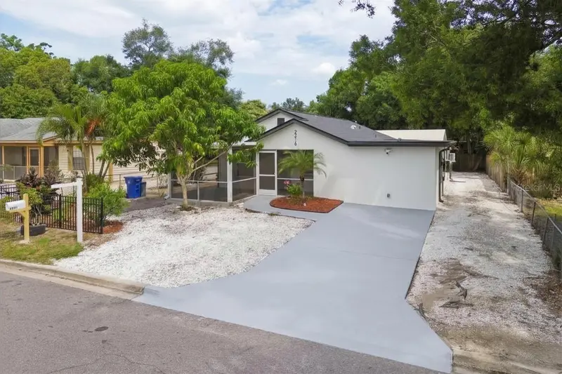2216 12th Ave W, FL