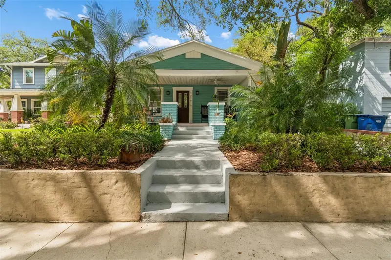 1220 E Emma St, FL