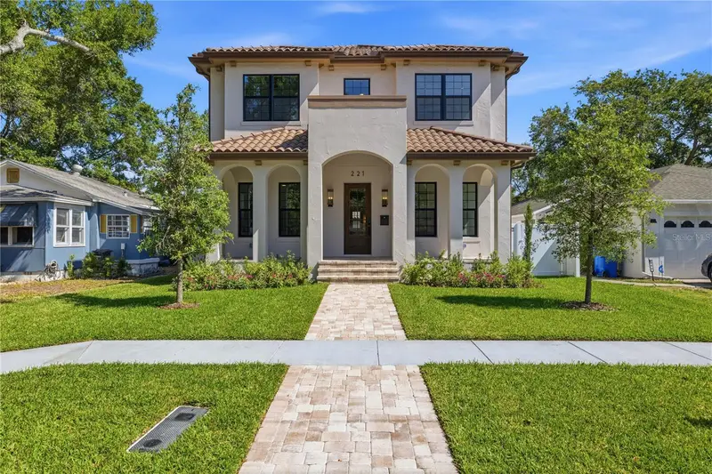 221 43rd Ave N, FL