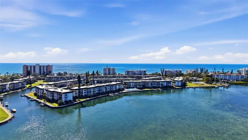 4400 Exeter Dr #305, FL
