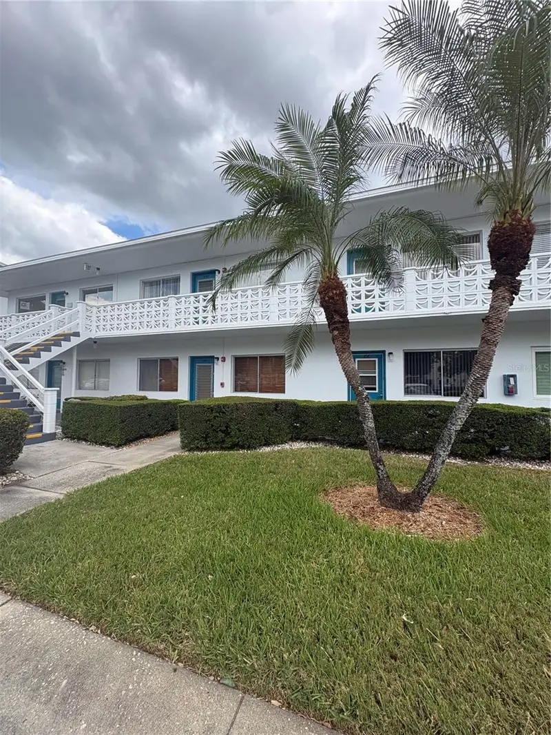 8220 112th St #109, FL