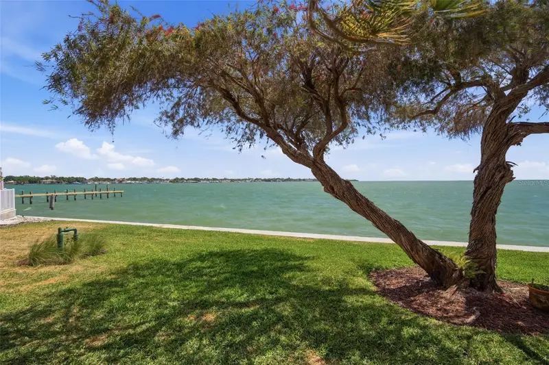 7400 Sunshine Skyway Ln S #121, FL