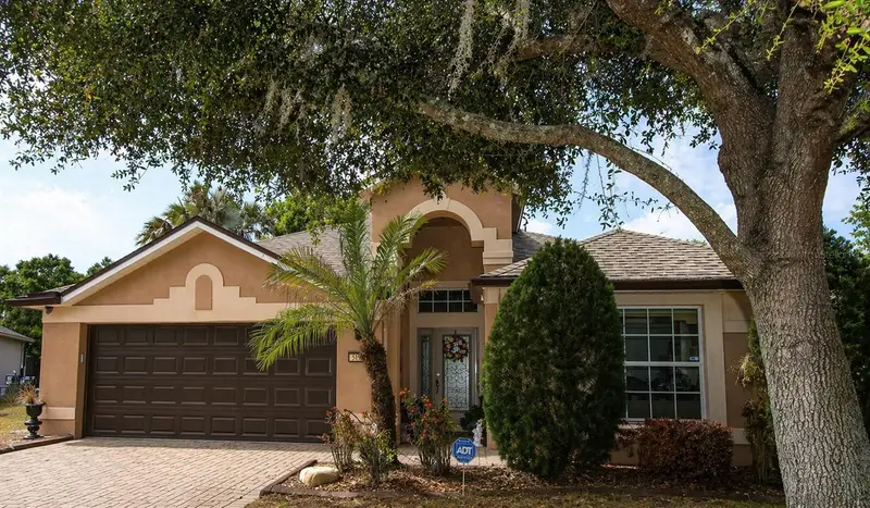 516 Lago Loop, FL