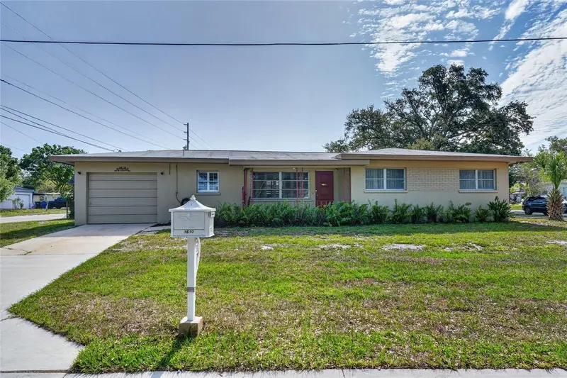 1610 Valencia Dr W, FL