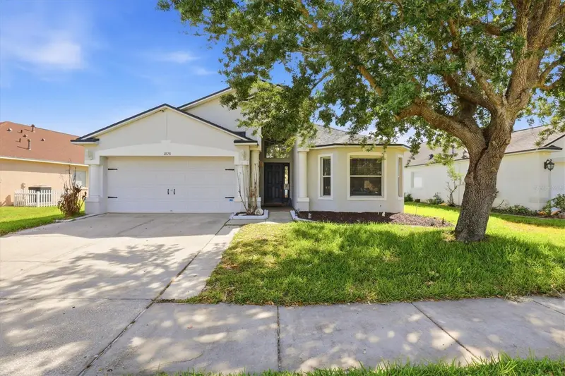 4828 Wessex Way, FL