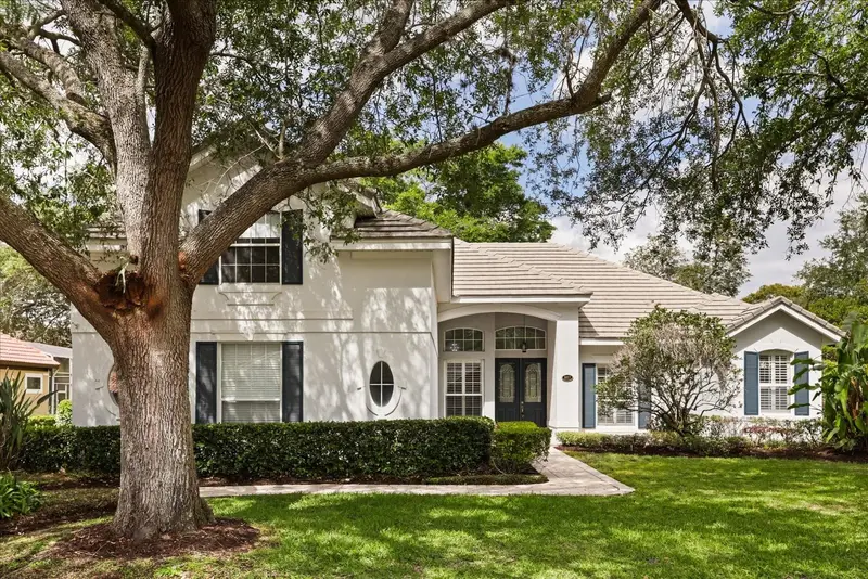 987 Brightwater Cir, FL