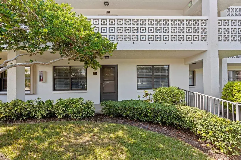 4910 Bay St Ne #111, FL