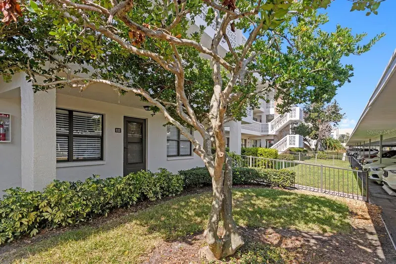 4910 Bay St Ne #111, FL