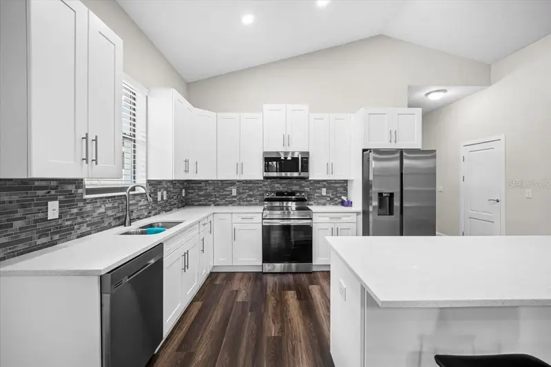 11 Green Cir, FL