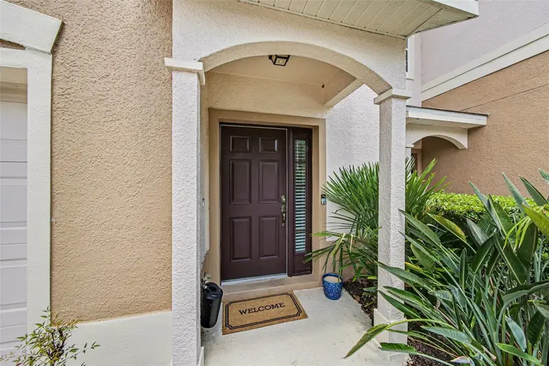 578 Pinebranch Cir, FL