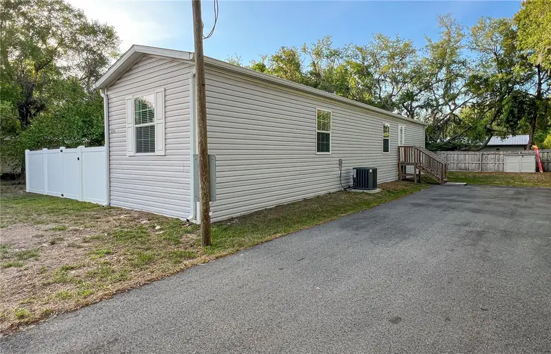 12203 Lantana Ave, FL