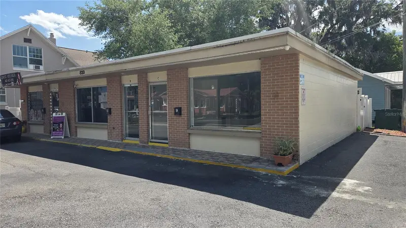 820 N Main St, FL