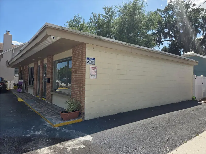 820 N Main St, FL
