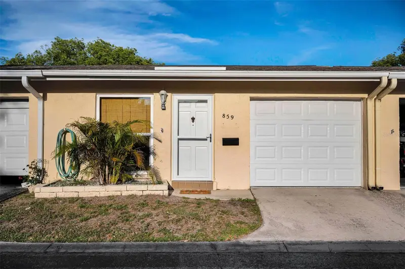 859 Oxford Court, FL