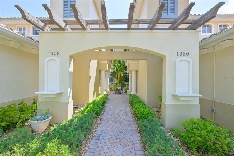 1330 Emerald Dunes Dr, FL