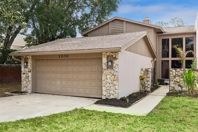 1200 Royal Oak Dr, FL
