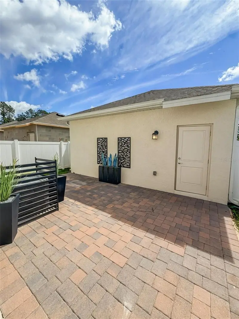 828 Aubey Ln, FL