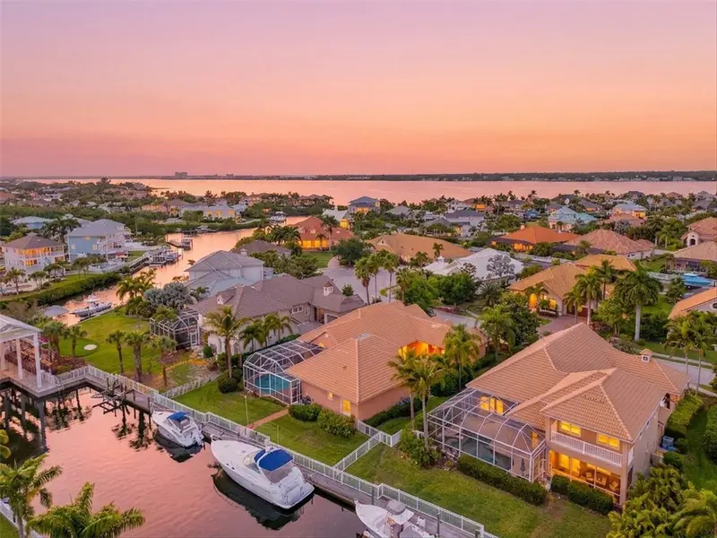 4714 Mainsail Dr, FL