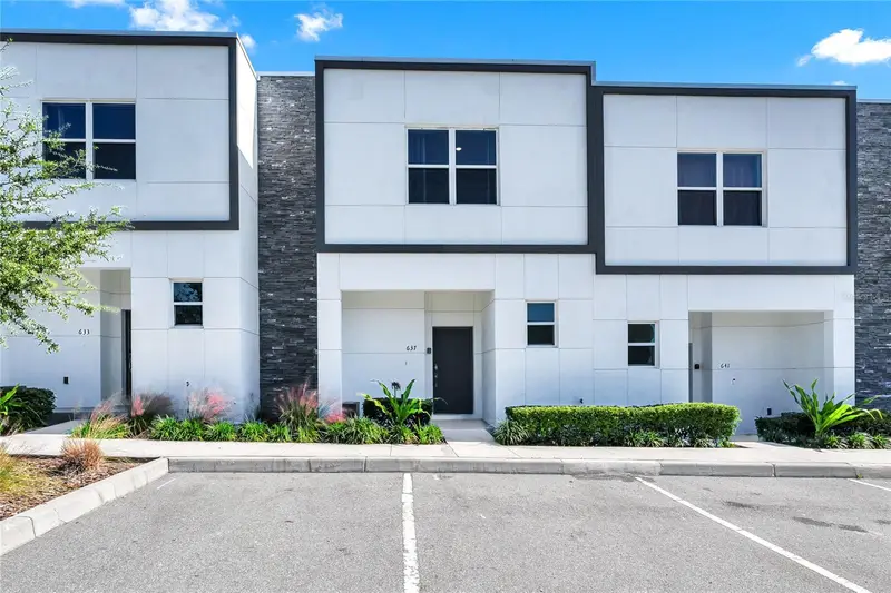 637 Trikomo Drive Dr, FL