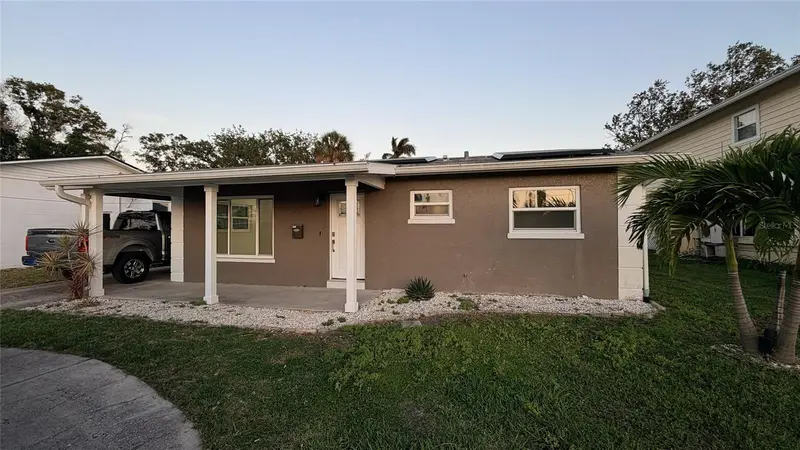 3727 Overlook Dr Ne, FL