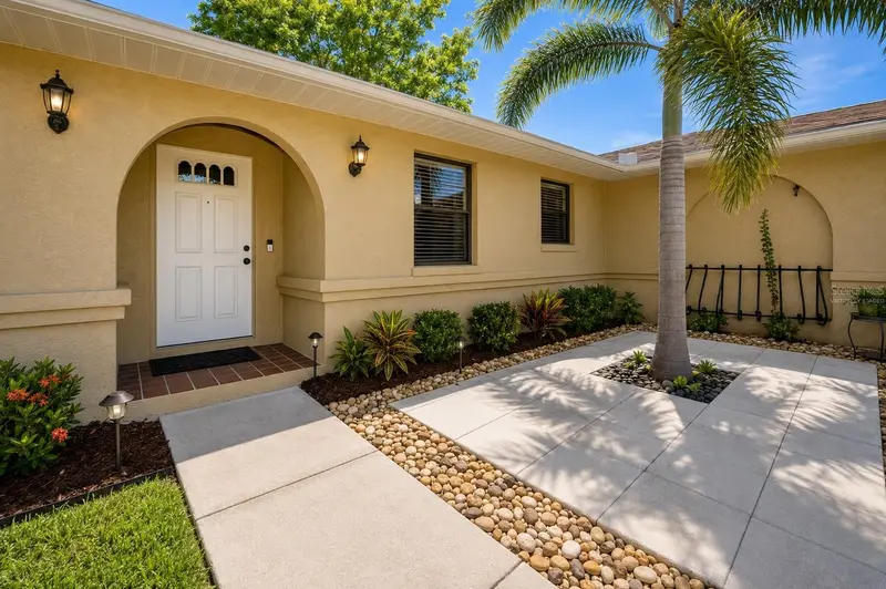 3011 Shadow Oaks Dr, FL