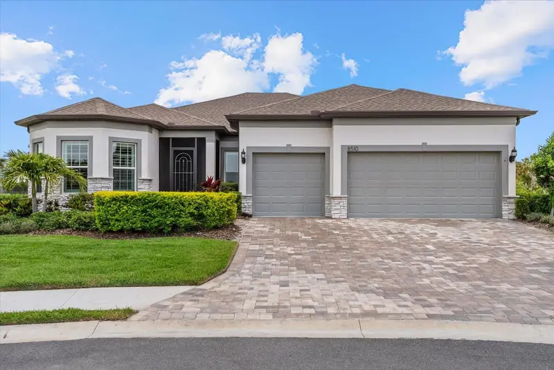 8510 Coastal Palms Gln, FL