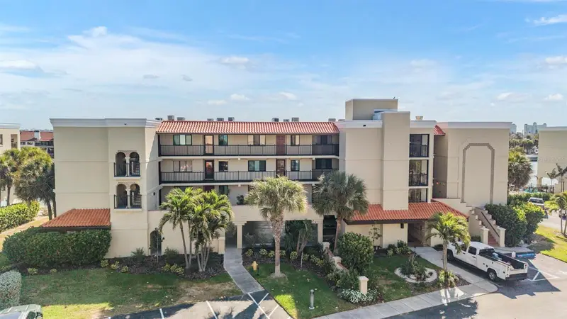7435 Bayshore Dr #303, FL