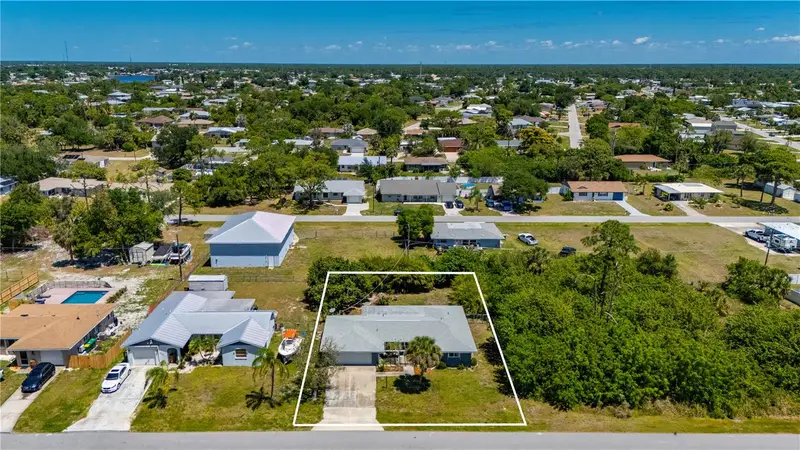540 Grove Ave Nw, FL