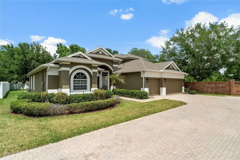 925 Bainbridge Loop, FL