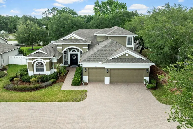 925 Bainbridge Loop, FL