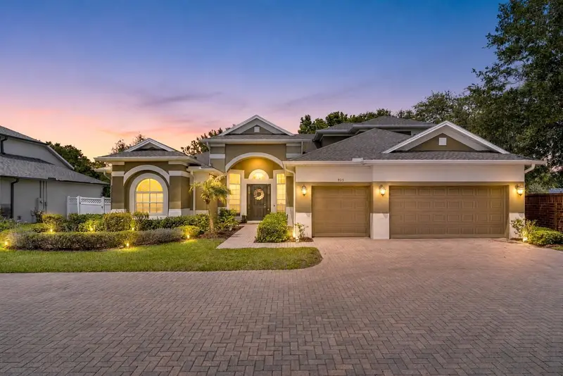 925 Bainbridge Loop, FL