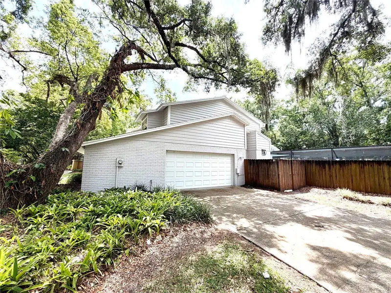 14904 Lake Forest Dr, FL