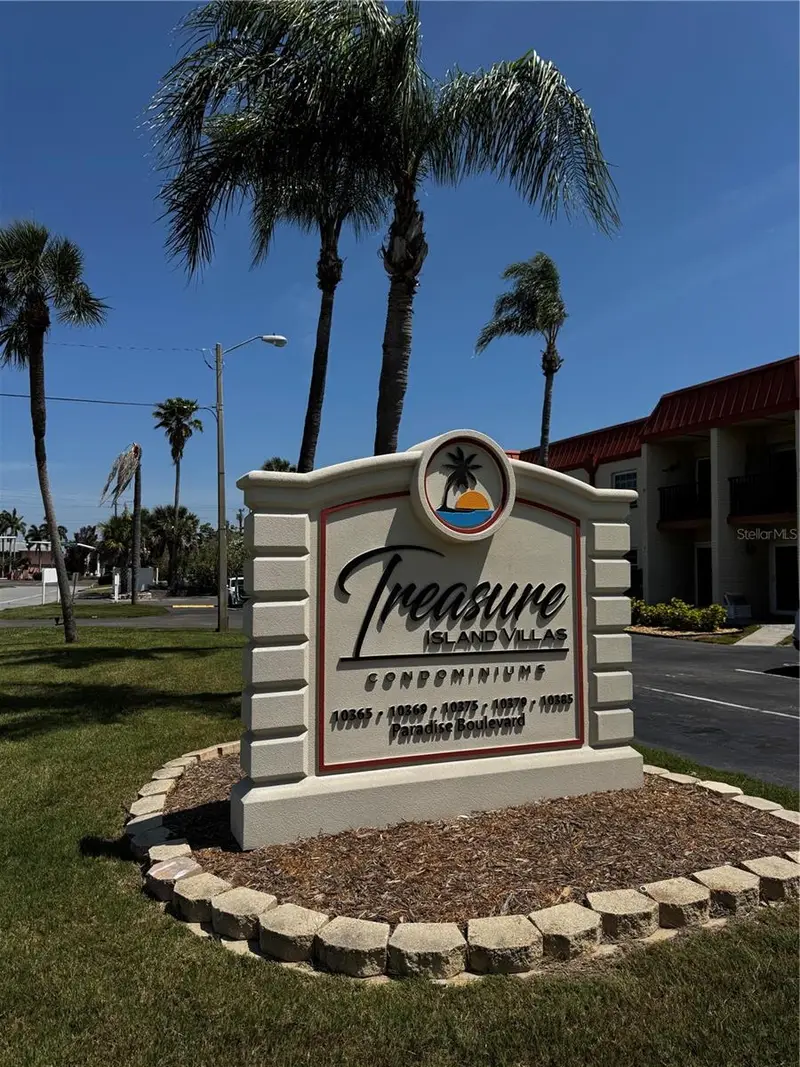 10365 Paradise Blvd #9, FL