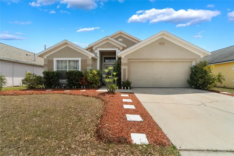 640 Lady Diana Dr, FL