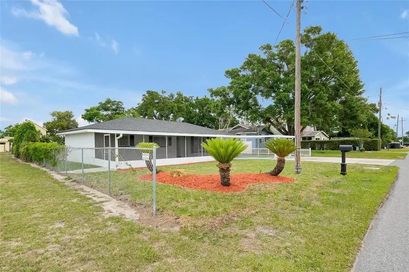 825 Nw Avenue Y Ave Nw, FL