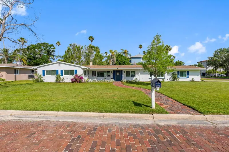 1794 Santa Barbara Dr, FL