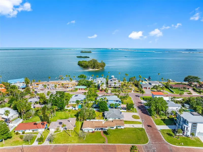 1794 Santa Barbara Dr, FL