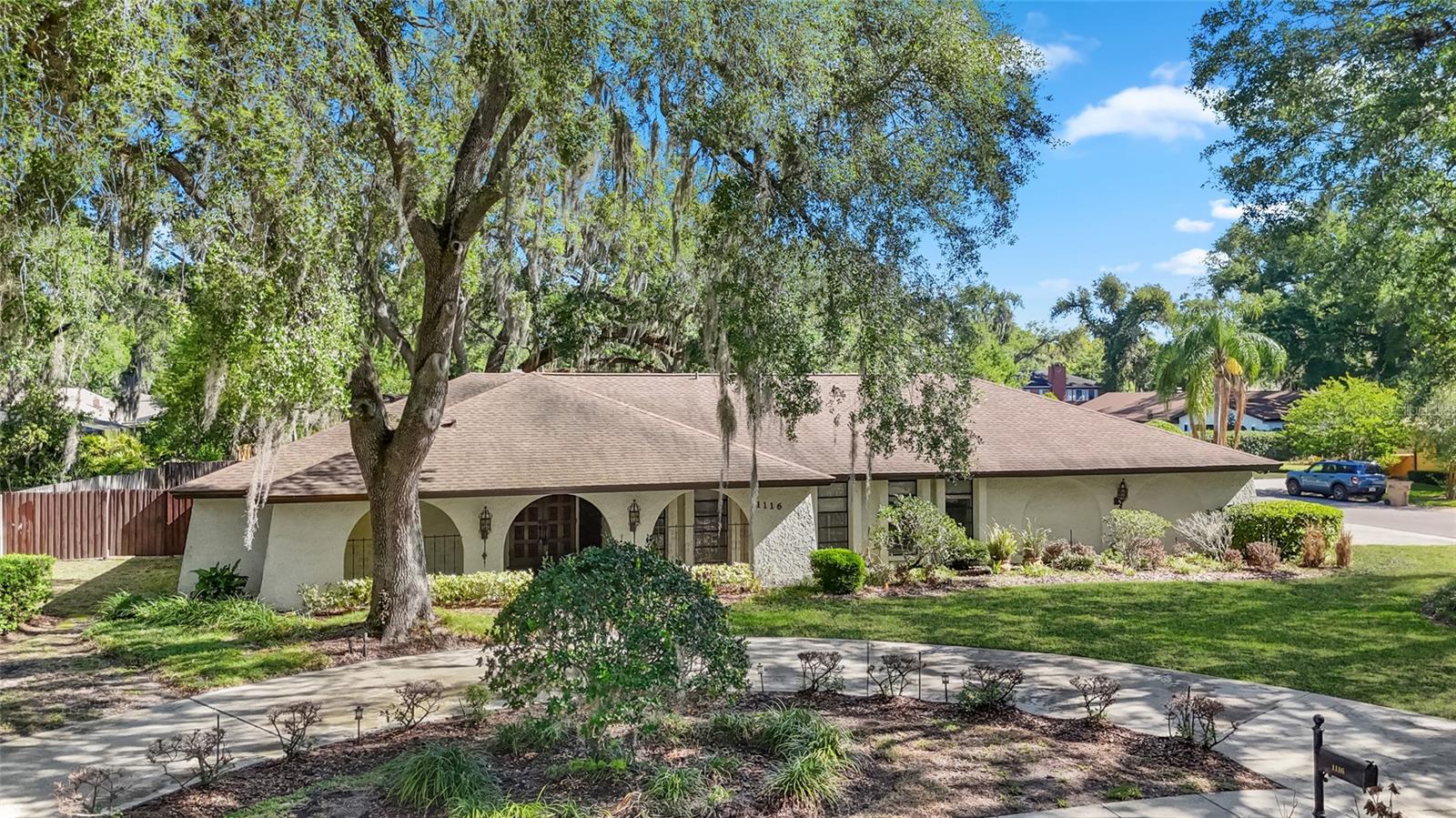 1116 N Riverhills Dr, FL