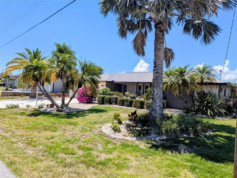 322 E Tarpon Blvd Nw, FL