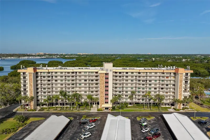 5400 Park St N #208, FL